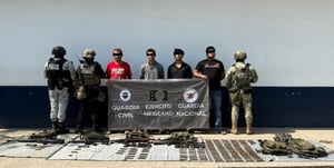 Un operativo de seguridad en Michoacán resultó en la detención de cinco presuntos miembros del CJNG y el aseguramiento de un importante arsenal.