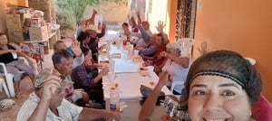 En Sabinas, Ana Montemayor organiza fines de semana un comedor comunitario que ofrece alimentos, apoyos médicos y asistencia a personas vulnerables