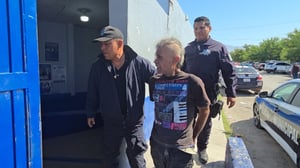 El arresto inesperado se registró en la colonia La Amistad.  Elementos de la Policía Municipal detuvieron a Ricardo “N”, conocido como “El Gallito”,