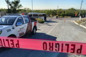 Un motociclista que se dirigía a su trabajo murió tras ser impactado por un camión de transporte de personal en Zuazua, Nuevo León, la mañana del miércoles.