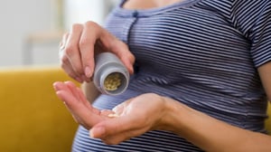 No existen pruebas sólidas que relacionen el uso de acetaminofén durante el embarazo con trastornos del desarrollo como el autismo o el TDAH, según dos amplias