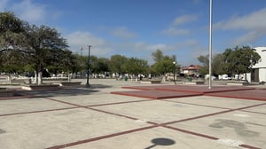 Macroplaza de Piedras Negras vacía en llamado a protesta nacional  La movilización nacional denominada “México Se Levanta”, convocada principalmente a través