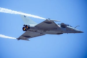Ucrania firmó una carta de intención con Francia para adquirir 100 Rafale, drones y sistemas SAMP/T en un acuerdo estratégico de 10 años.
