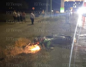 La joven fue llevada de urgencia a la clínica 7 de Monclova, pero no resistió las graves lesiones.  Una motociclista murió la noche del lunes luego