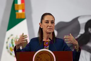 Claudia Sheinbaum reafirmó que se someterá a la revocación de mandato en 2027, recordando que fue una propuesta de la 4T.  Durante su conferencia matutina,