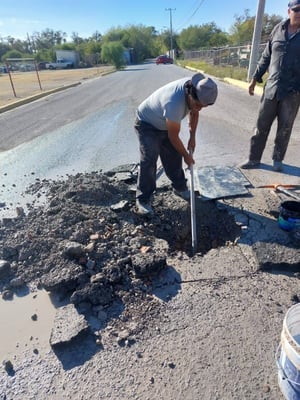 El Departamento de Agua Potable de Nava, Coahuila, continúa ejecutando trabajos de mejora, reparación y mantenimiento en distintos sectores del municipio,