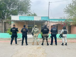 La fiscalía general del Estado realizó su cateo número 48 del año en San Juan de Sabinas, donde detuvo a dos personas y rescató a dos menores, informó