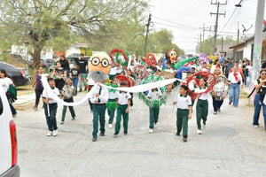 Con amplia participación ciudadana, este miércoles se realizó en Nava el desfile conmemorativo por el 115 Aniversario de la Revolución Mexicana, luego
