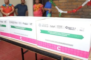 Adultos mayores de la región de los Minerales recibieron canastas alimentarias proporcionadas por DIF Coahuila, en un evento que reforzó el compromiso