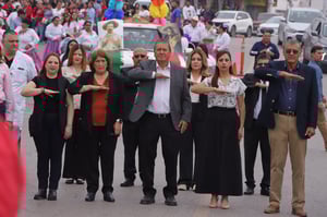 El desfile revolucionario en San Juan de Sabinas, realizado este miércoles 19 de noviembre por 15 planteles preescolares, reunió a familias