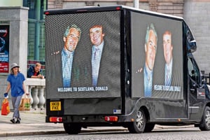 El presidente Donald Trump firmó la Ley de Transparencia de los Archivos de Epstein, que obliga al Departamento de Justicia a liberar todos los documentos