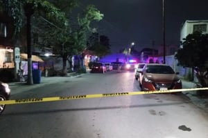 Un hombre fue asesinado a balazos dentro de su casa en Apodaca, Nuevo León; vecinos reportaron detonaciones y la víctima ya no presentaba signos vitales.