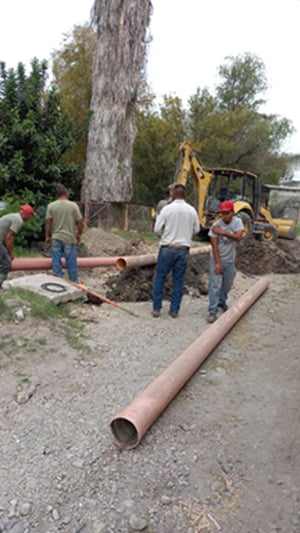 El alcalde Óscar Ríos Ramírez informó que las obras de drenaje en San Juan de Sabinas avanzan según lo planeado, cumpliendo uno de los compromisos