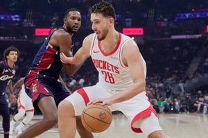 Los Cleveland Cavaliers intentaron remontar tras un inicio débil, pero no lograron evitar la derrota 114-104 frente a los Houston Rockets. El equipo de Ohio
