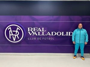    El exgobernador de Jalisco cambia la política por el futbol. Iniciará como auxiliar técnico en el Real Valladolid de España.  Enrique Alfaro Ramírez,