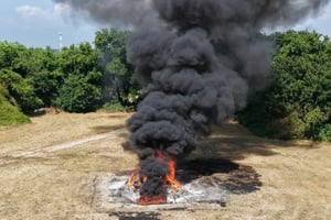 La Secretaría de Marina incineró más de dos toneladas de narcóticos asegurados en Chiapas, en un proceso supervisado por autoridades federales para garantizar