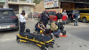 Un aparatoso accidente se registró la mañana de este miércoles sobre la avenida Lázaro Cárdenas, a la altura de la calle Primero de Mayo, en la colonia