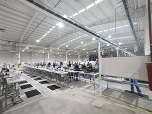 El alza al salario mínimo para 2026 volvió a dividir opiniones: mientras trabajadores celebran un ingreso más digno, economistas y empresarios advierten