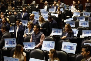 El pleno de la Cámara de Diputados inició el debate de la reforma a la Ley de Aguas, en medio de protestas de productores y acusaciones de la oposición sobre