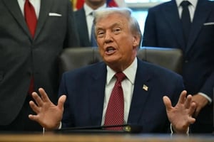 El presidente Donald Trump dejó abierta la posibilidad de que su administración decida no renovar el T-MEC en 2026, sugiriendo que podría dejarse expirar