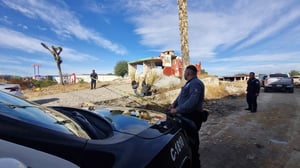 La mañana de este jueves, una persona de aspecto indigente fue encontrada sin vida dentro de un domicilio abandonado en Saltillo.  Un hombre de entre