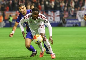 El Sevilla de Alexis Sánchez y Gabriel logró un triunfo por 2-1 sobre el Extremadura en el Estadio Francisco de la Hera, en la segunda fase de la Copa del Rey.