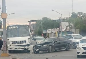 Piedras Negras, Coahuila.— Un accidente de tránsito registrado la tarde de este viernes en el cruce de la avenida Emilio Carranza y la calle San Luis provocó