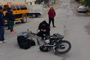 El responsable se dio a la fuga para no responder por las lesiones.  La mañana de este viernes se registró un choque desigual en la colonia Guerrero