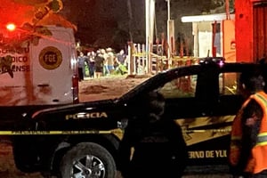 Una mujer de 30 años fue asesinada a machetazos por su pareja, conocido como 'El Beliceño', en Telchac Puerto, Yucatán; el agresor huyó en bicicleta.