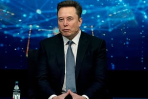 La tensión entre Elon Musk, la Unión Europea y funcionarios de Estados Unidos aumentó tras la multa de 120 millones de euros impuesta a X por falta