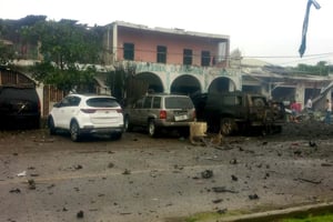 Una explosión frente a las instalaciones de la Policía Comunitaria en Coahuayana, Michoacán, dejó dos personas fallecidas y siete heridas; el Gabinete