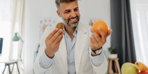 Comenzar la mañana con un desayuno equilibrado es una de las mejores tácticas para mantener la presión arterial en niveles saludables y proteger tu corazón