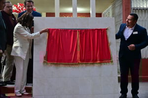 Grandes recuerdos florecieron en la reunión conmemorativa  El Ayuntamiento de San Buenaventura, autoridades educativas, exalumnos y comunidad escolar