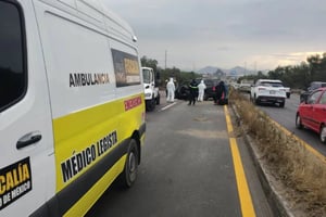 Dos mujeres murieron en un choque frontal registrado sobre la carretera Lechería-Texcoco, donde una camioneta invadió carriles contrarios, provocando un fuerte