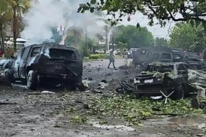 La FGR atrajo la investigación por la explosión de un coche bomba en Coahuayana, Michoacán, que dejó cinco muertos, daños masivos y un móvil