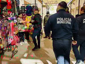 Piedras Negras, Coahuila.— Con el fin de mejorar la seguridad en áreas concurridas del primer cuadro de la ciudad, oficiales de la Dirección de Seguridad