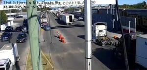 Desde primeras horas de este lunes, el flujo de transportistas hacia el Puente Internacional Número 2 con destino a Eagle Pass ha mostrado un aumento