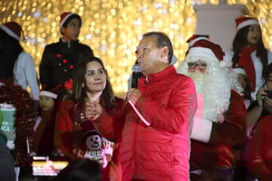 Con gran entusiasmo, Nueva Rosita vivió la Caravana Navideña “Navidad Mágica ¡De Todos!” con desfile, encendido del pino y participación de instituciones