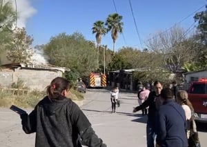 Un incendio registrado en un domicilio abandonado ubicado sobre la calle 5 de Febrero, en el sector Mundo Nuevo, provocó la rápida movilización de cuerpos