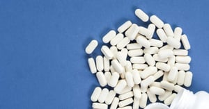 Los analgésicos son parte habitual de los botiquines en la mayoría de los hogares y se utilizan para aliviar molestias comunes como dolores de cabeza, dolores