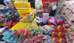 Ante el inicio de la temporada navideña, autoridades estatales y municipales de Coahuila anunciaron la prohibición de venta, transporte y comercialización