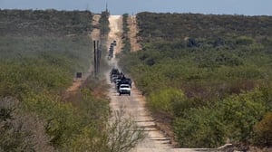   Hidalgo, Coahuila.– Una intensa movilización de corporaciones de seguridad se registró la tarde de este miércoles en la franja limítrofe entre Hidalgo,