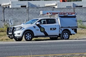 Un cuerpo calcinado fue localizado en un terreno baldío de la colonia Anzures en Juárez, Nuevo León, tras el reporte de un incendio que alertó a vecinos.