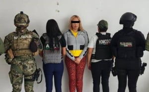 Autoridades federales y estatales detuvieron a Isabel 'N', presunta participante en el ataque incendiario a un bar en Puebla que dejó siete muertos.  Isabel