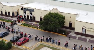 El despido de más de 100 empleados de Magna en Sabinas genera preocupación entre las familias en plena temporada navideña.  Un clima de incertidumbre laboral