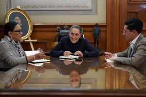 La presidenta Claudia Sheinbaum conversó con el papa León XIV, a quien invitó formalmente a visitar México durante una llamada en el marco del 12 de diciembre.