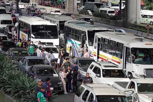 Agricultores y transportistas anunciaron nuevos bloqueos en carreteras y puertos tras no lograr acuerdos con el gobierno federal sobre seguridad y precios.