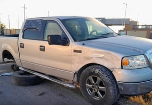 Piedras Negras, Coahuila.– Un aparatoso accidente vehicular se registró sobre la carretera federal 57, a la altura de la empresa Coca-Cola, donde una camioneta