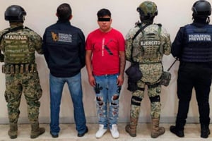 Las autoridades de Puebla detuvieron a dos presuntos extorsionadores identificados como generadores de violencia en mercados locales, asegurando droga,