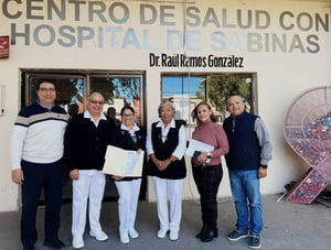 El personal del Centro de Salud con Hospital Sabinas rindió homenaje a Crescencio Peñaflor, reconociendo su liderazgo y más de una década de servicio ejemplar.